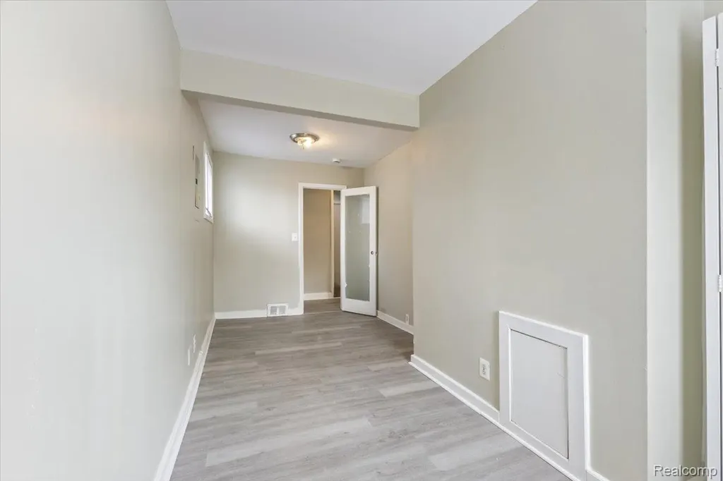 6808 Fisher Avenue Warren City MI 48091