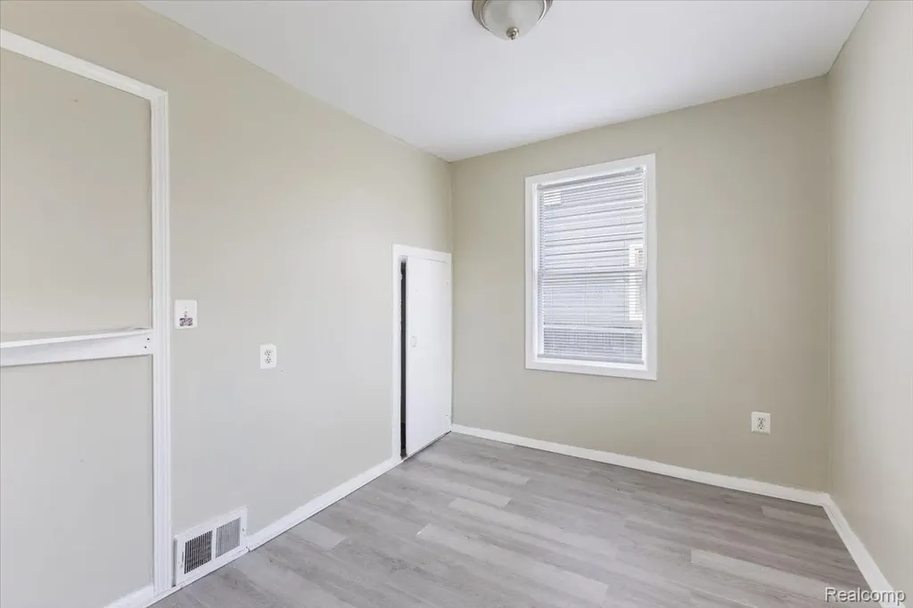 6808 Fisher Avenue Warren City MI 48091