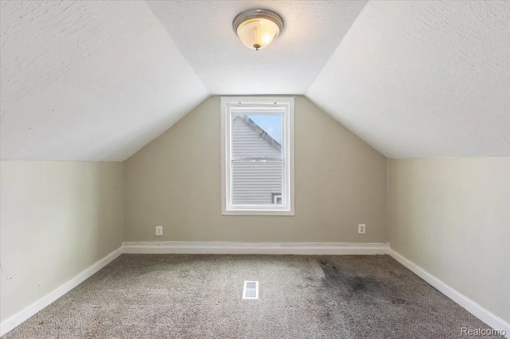 6808 Fisher Avenue Warren City MI 48091
