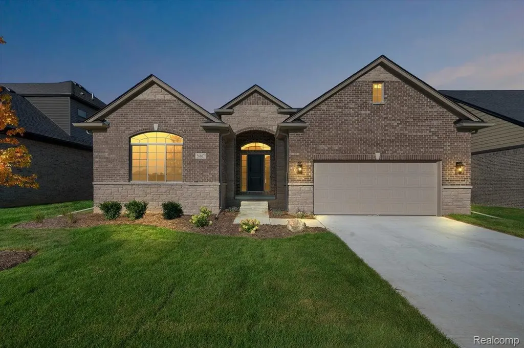 56667 Via Bellano Macomb Township MI 48042
