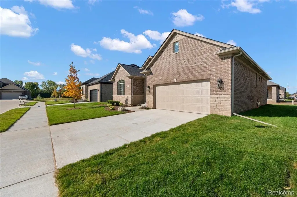 56667 Via Bellano Macomb Township MI 48042