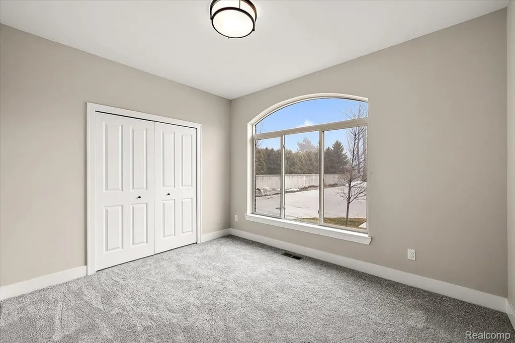 56667 Via Bellano Macomb Township MI 48042