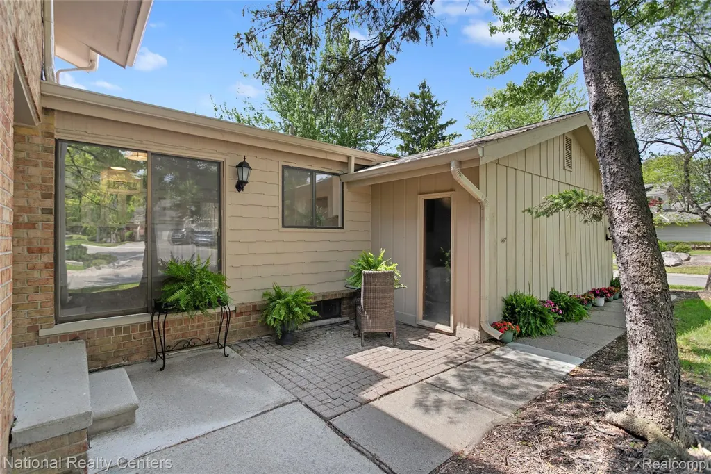7103 Pebble Park Drive West Bloomfield Charter Township MI 48322