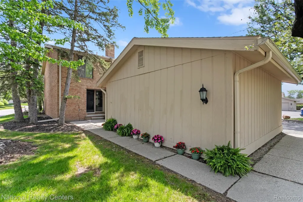 7103 Pebble Park Drive West Bloomfield Charter Township MI 48322