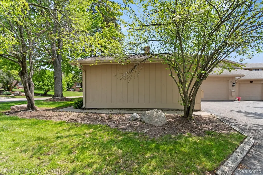 7103 Pebble Park Drive West Bloomfield Charter Township MI 48322