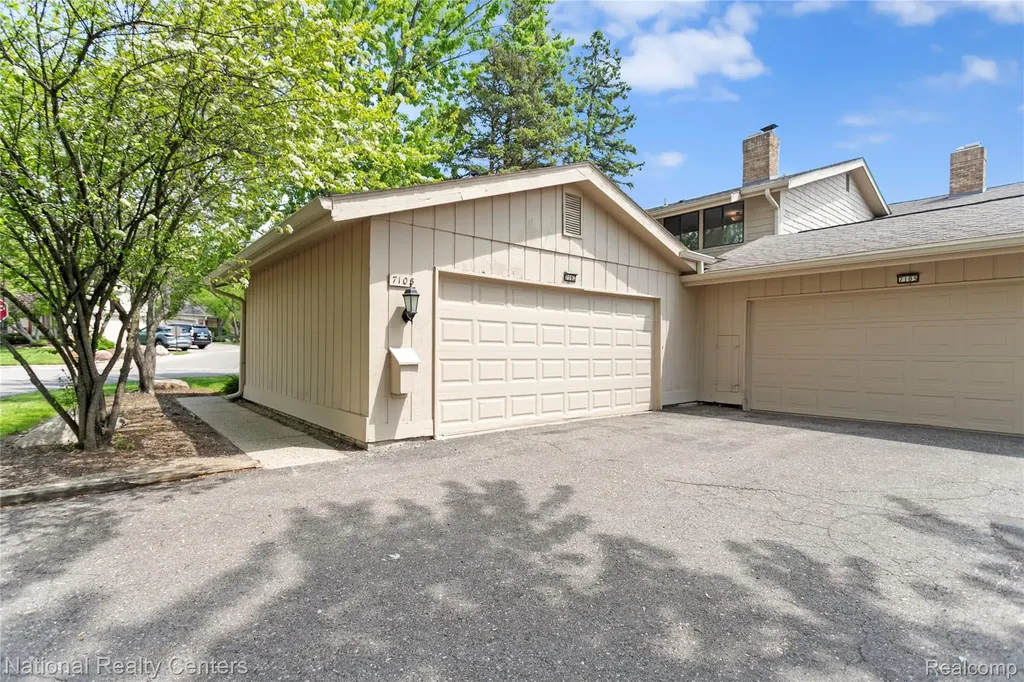 7103 Pebble Park Drive West Bloomfield Charter Township MI 48322