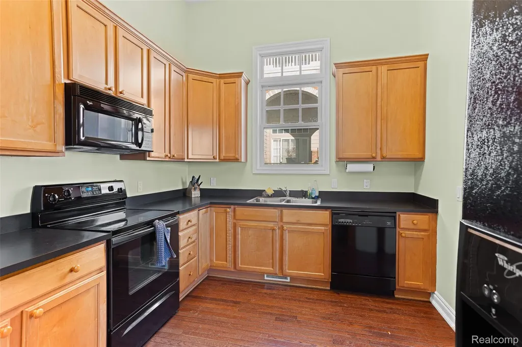 208 Amys Walk Auburn Hills City MI 48326