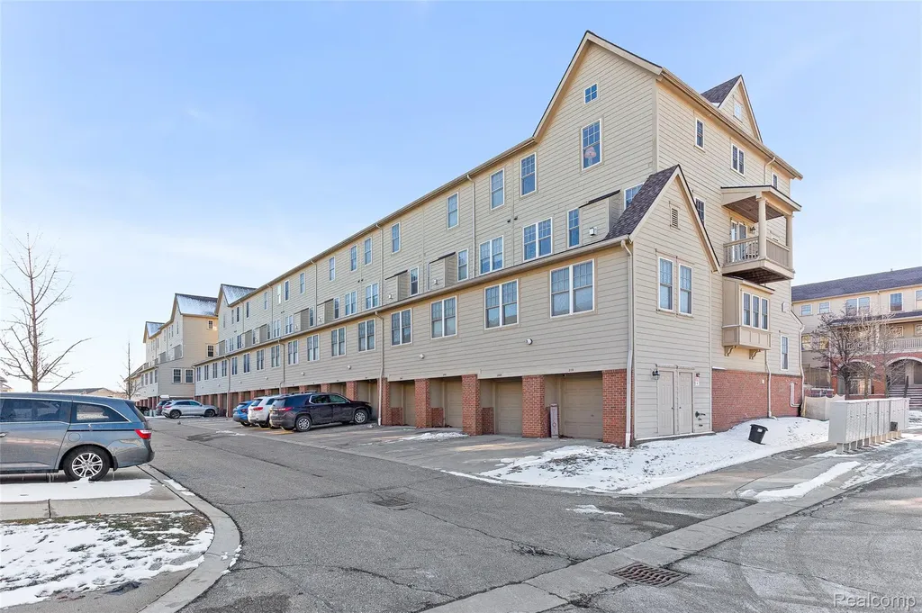 208 Amys Walk Auburn Hills City MI 48326