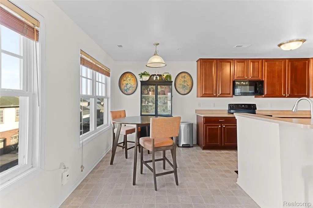208 Amys Walk Auburn Hills City MI 48326