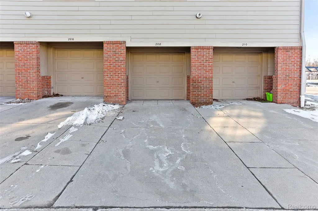 208 Amys Walk Auburn Hills City MI 48326