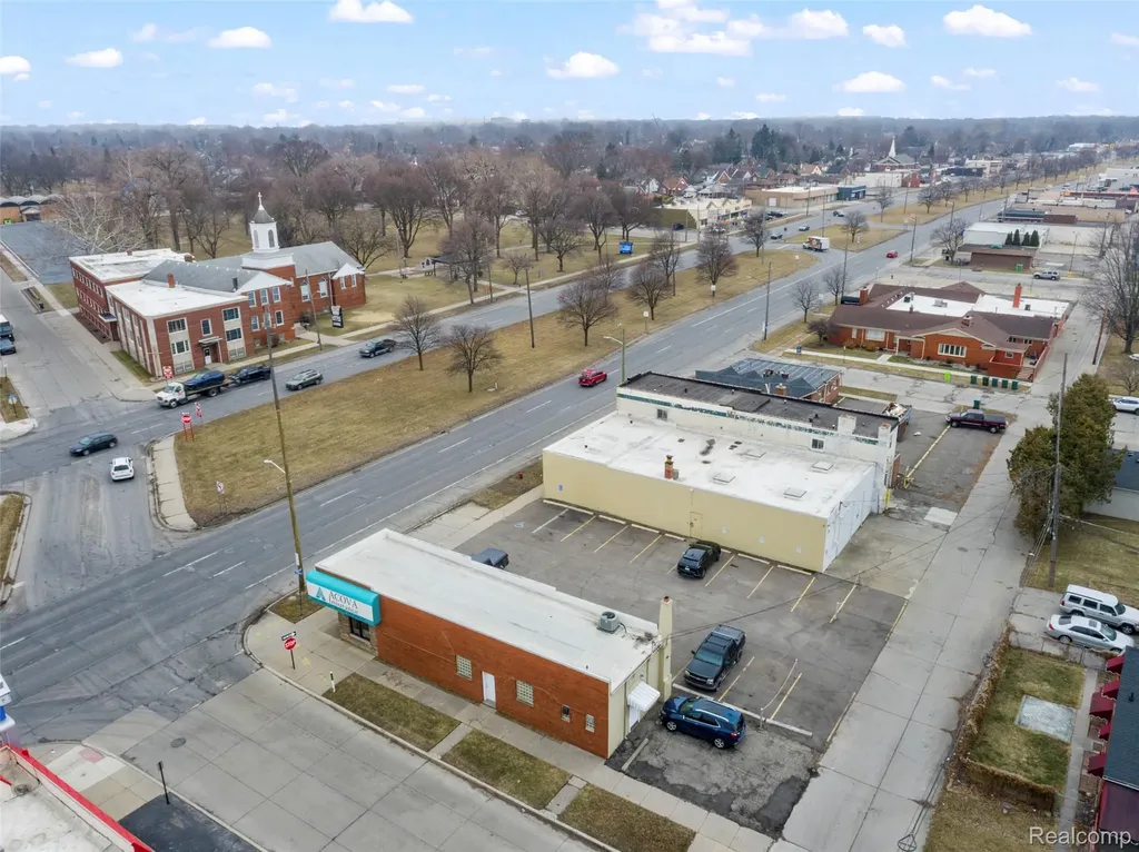 3168 Fort Street Lincoln Park City MI 48146