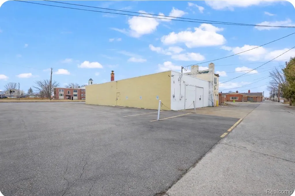 3168 Fort Street Lincoln Park City MI 48146