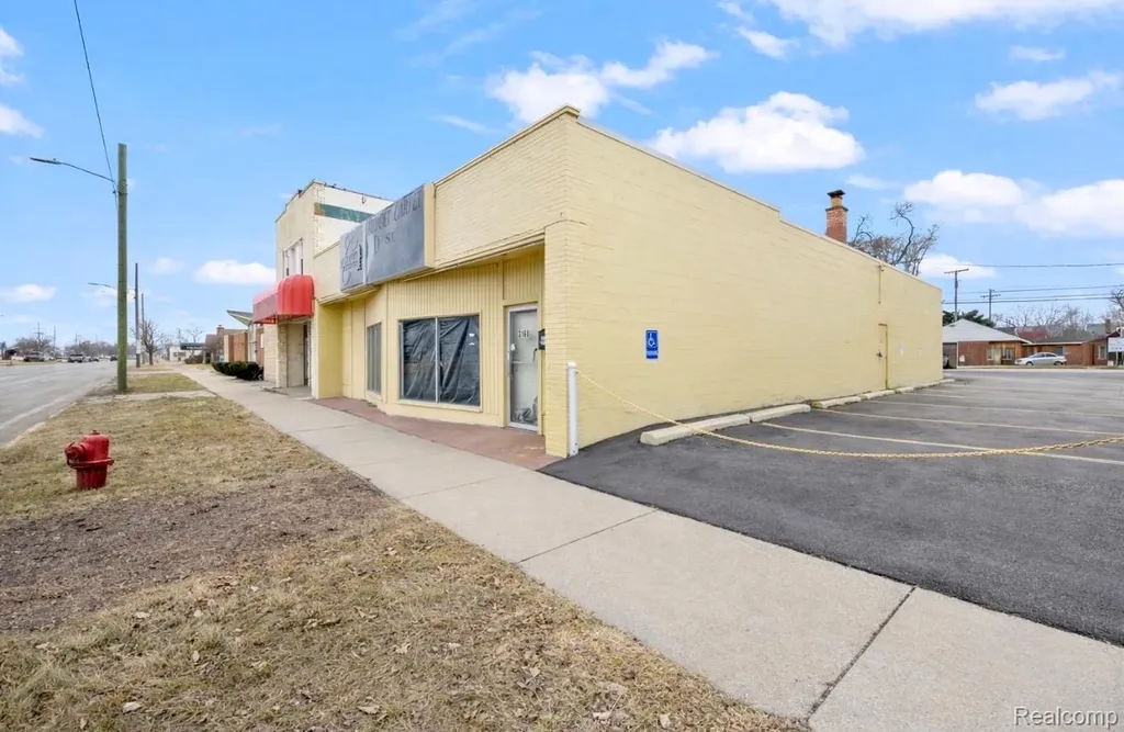 3168 Fort Street Lincoln Park City MI 48146
