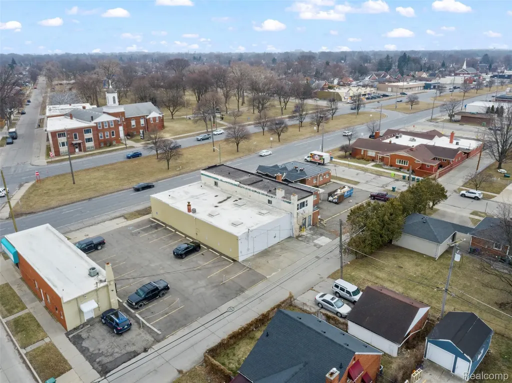 3168 Fort Street Lincoln Park City MI 48146
