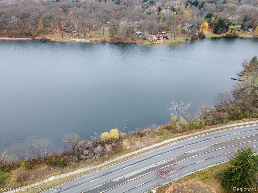 Lot 1 W Walton Waterford Charter Township MI 48329