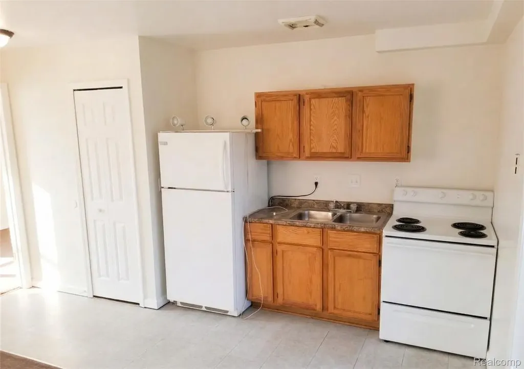 12927 Plymouth Road Detroit City MI 48227