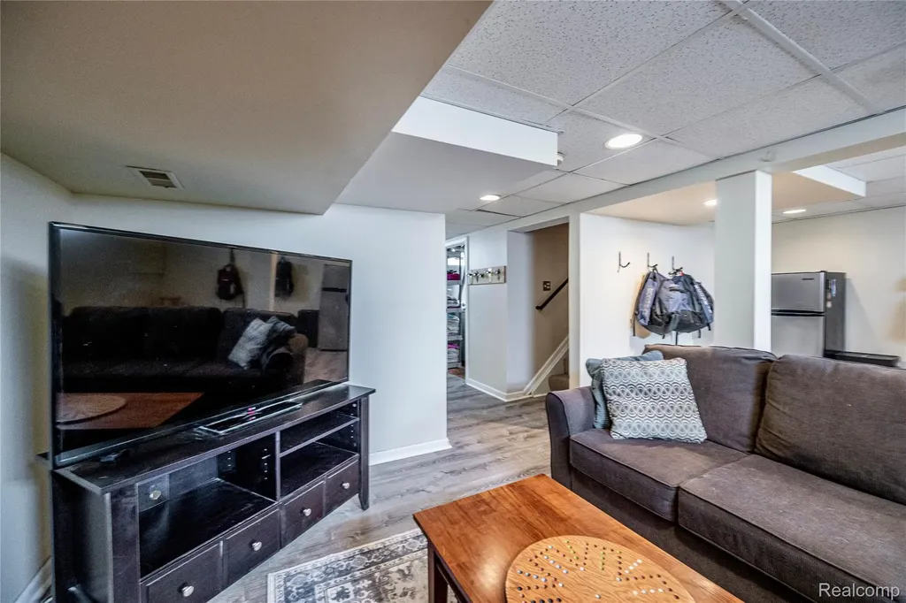 1700 Linwood Avenue Royal Oak City MI 48067