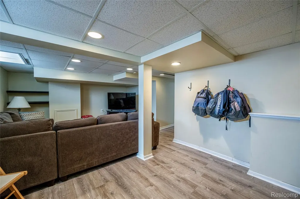 1700 Linwood Avenue Royal Oak City MI 48067