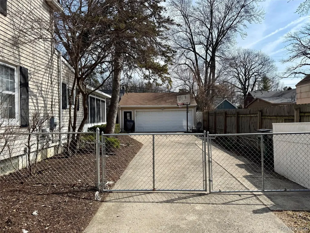 1700 Linwood Avenue Royal Oak City MI 48067