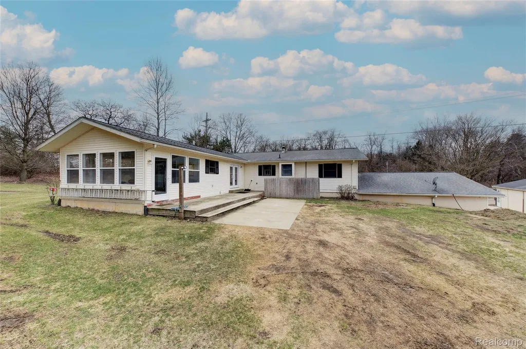 2718 Sexton Road Marion Township MI 48843