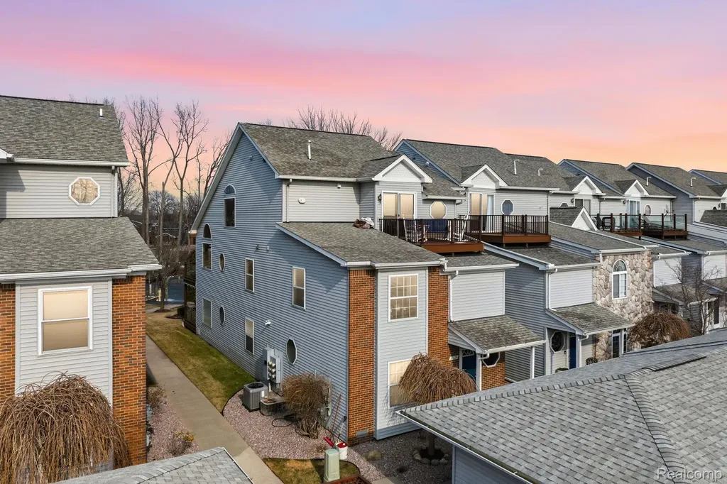 37824 Jefferson Avenue Harrison Charter Township MI 48045