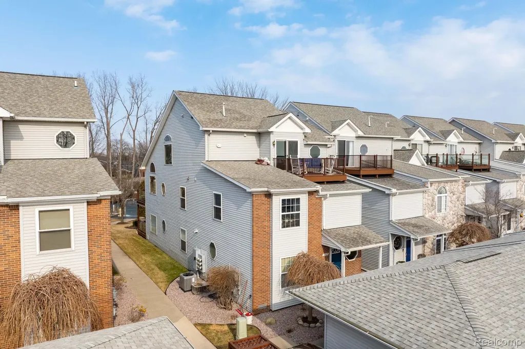 37824 Jefferson Avenue Harrison Charter Township MI 48045