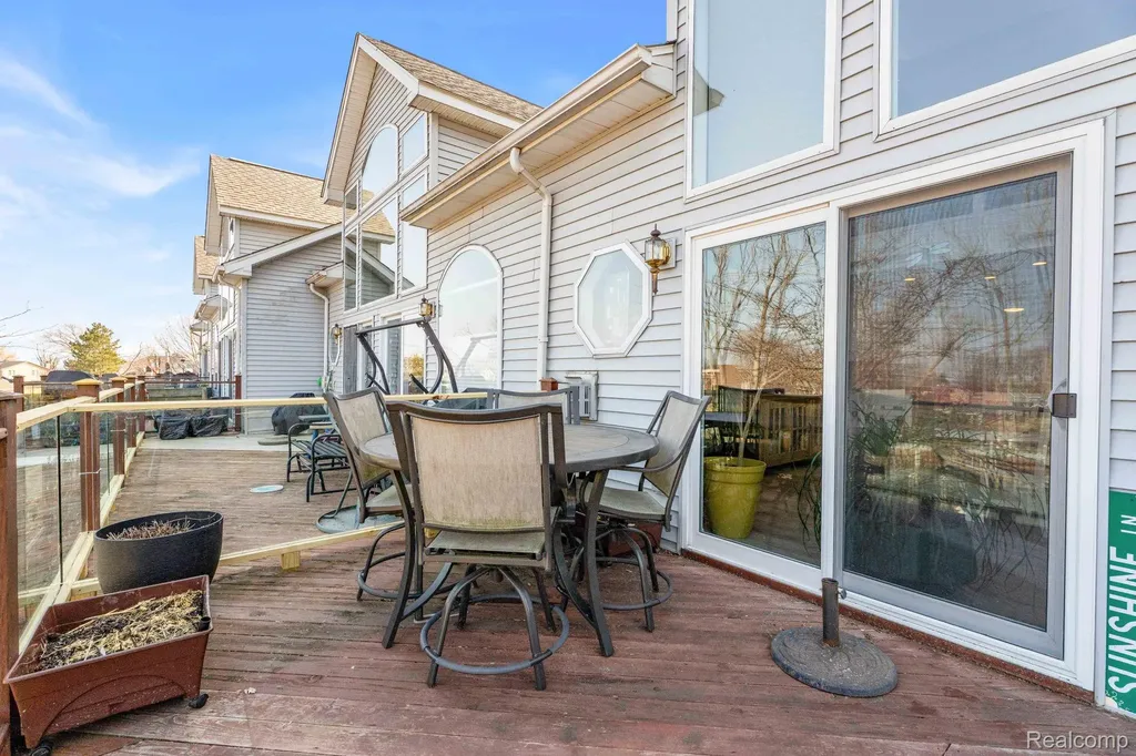 37824 Jefferson Avenue Harrison Charter Township MI 48045