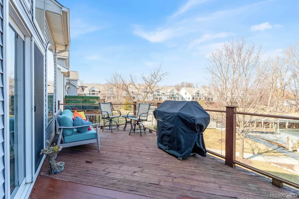 37824 Jefferson Avenue Harrison Charter Township MI 48045