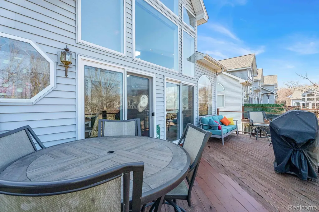37824 Jefferson Avenue Harrison Charter Township MI 48045