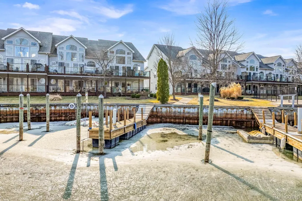 37824 Jefferson Avenue Harrison Charter Township MI 48045