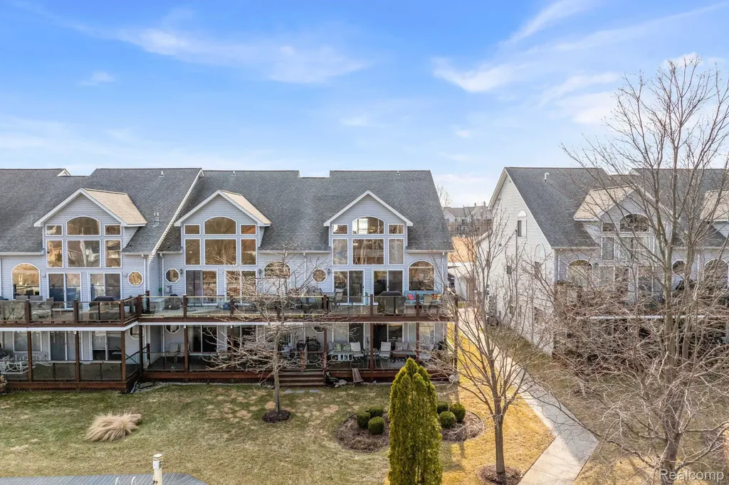 37824 Jefferson Avenue Harrison Charter Township MI 48045