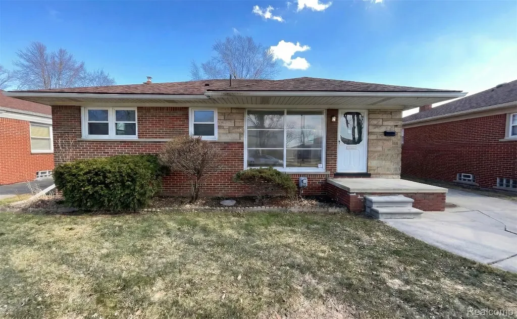 29212 Ursuline Street St. Clair Shores City MI 48081