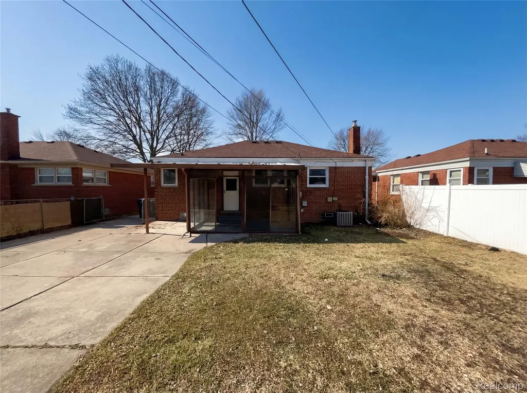 29212 Ursuline Street St. Clair Shores City MI 48081