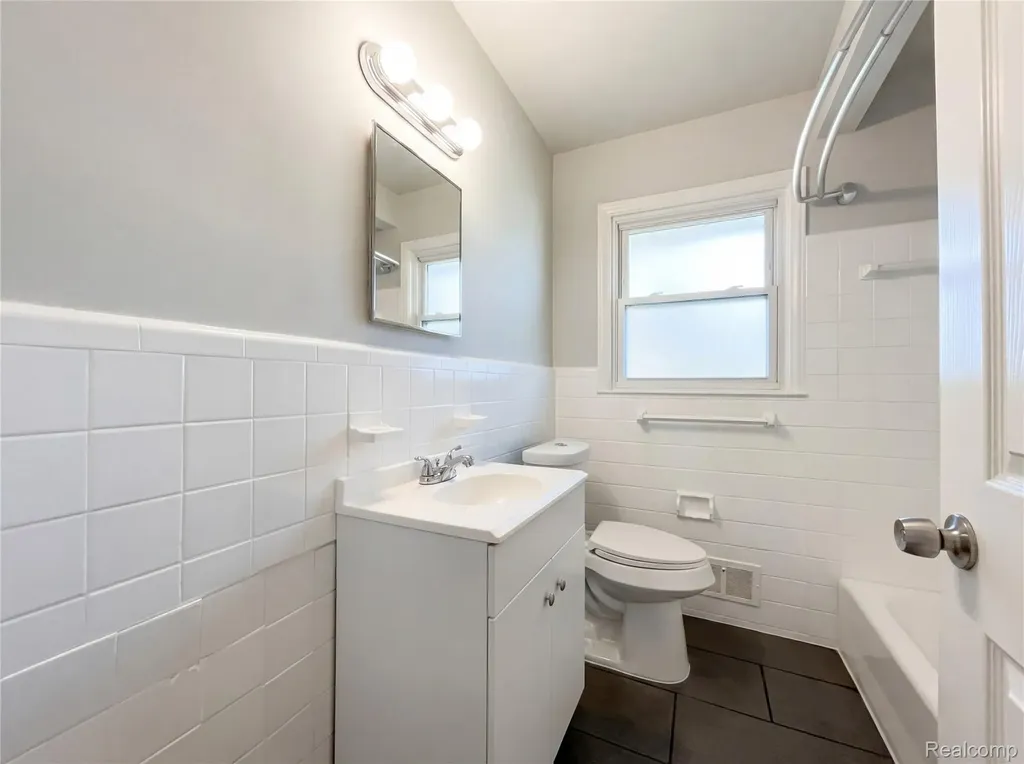 29212 Ursuline Street St. Clair Shores City MI 48081
