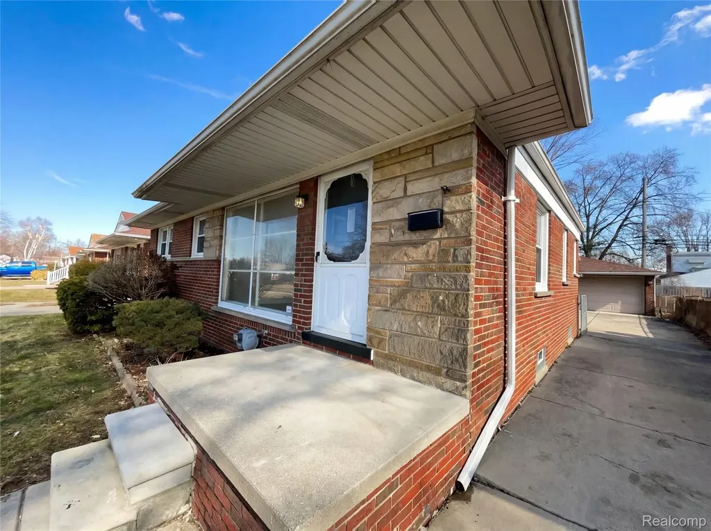 29212 Ursuline Street St. Clair Shores City MI 48081