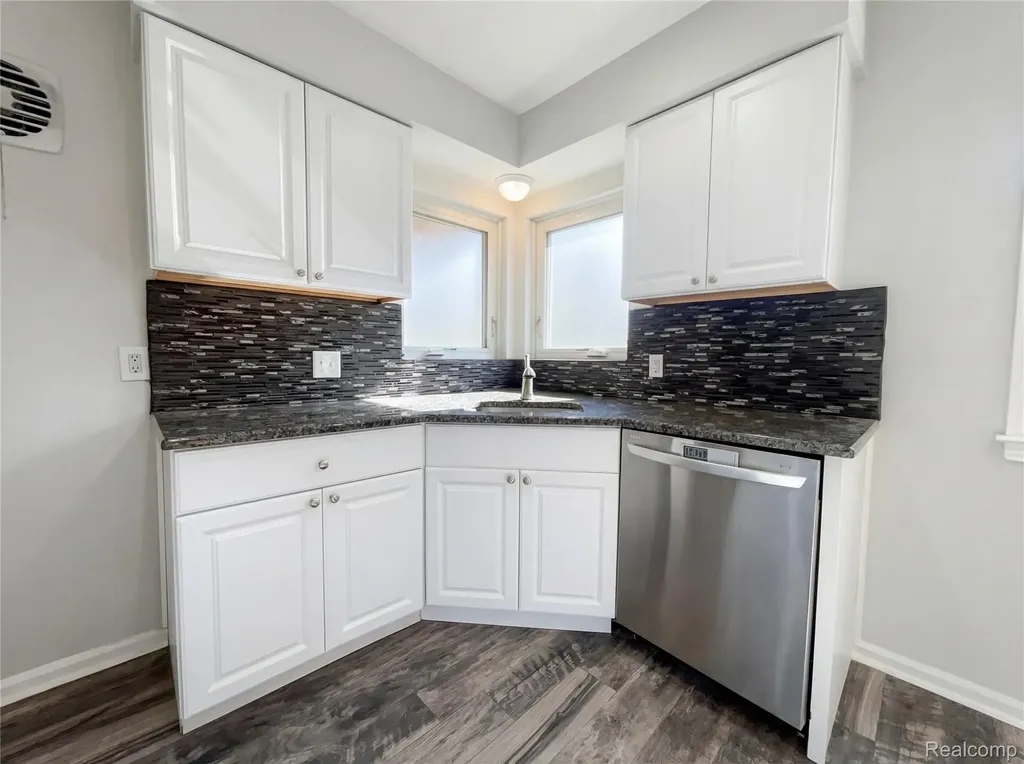 29212 Ursuline Street St. Clair Shores City MI 48081