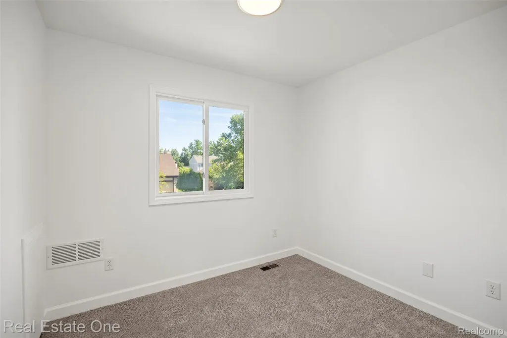 2202 Prescott Drive Troy City MI 48083