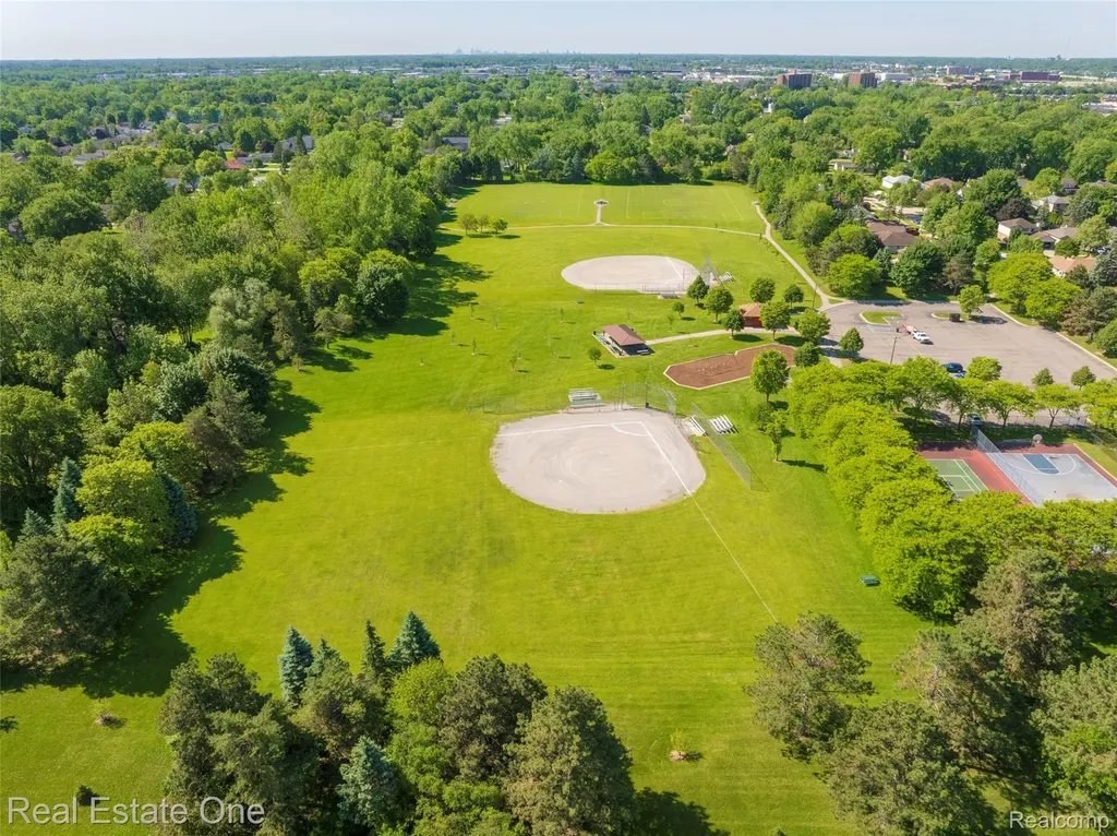 2202 Prescott Drive Troy City MI 48083
