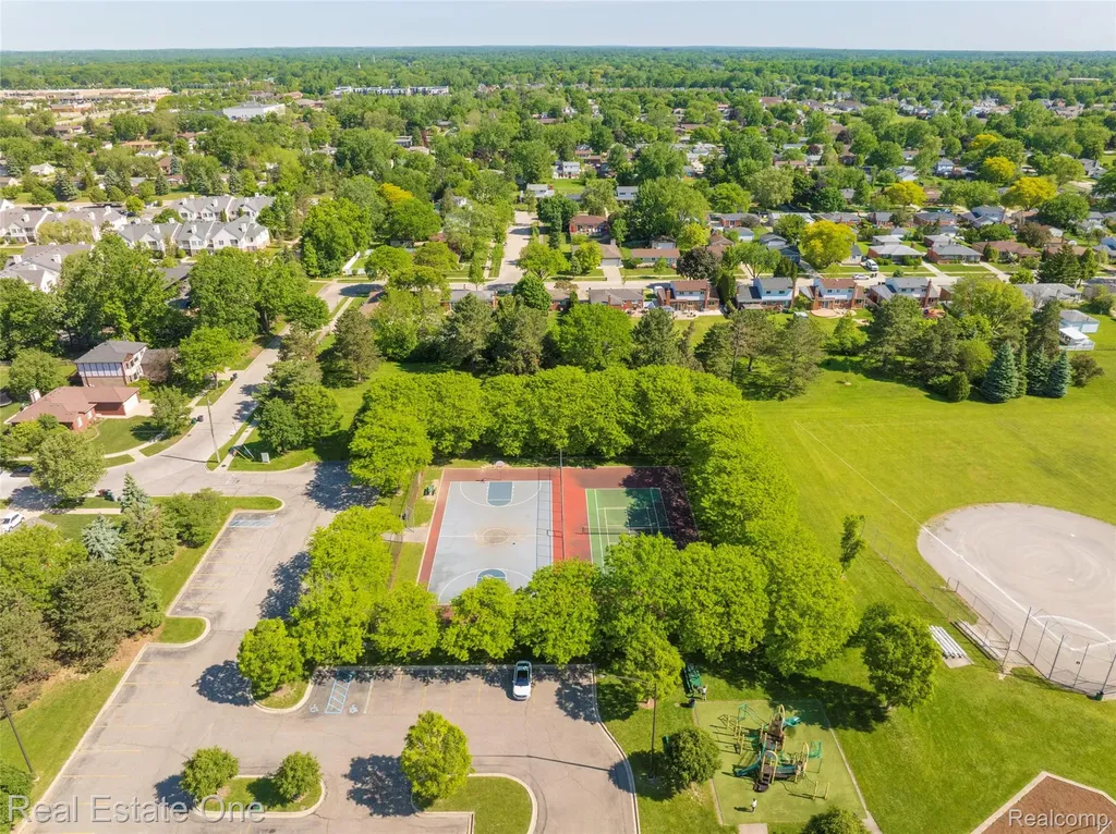 2202 Prescott Drive Troy City MI 48083
