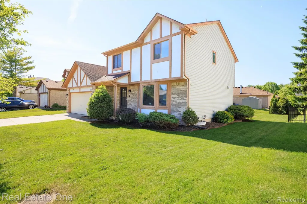 2202 Prescott Drive Troy City MI 48083