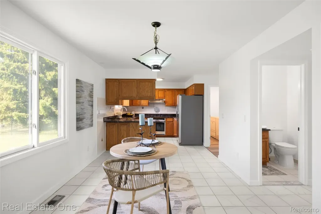 2202 Prescott Drive Troy City MI 48083