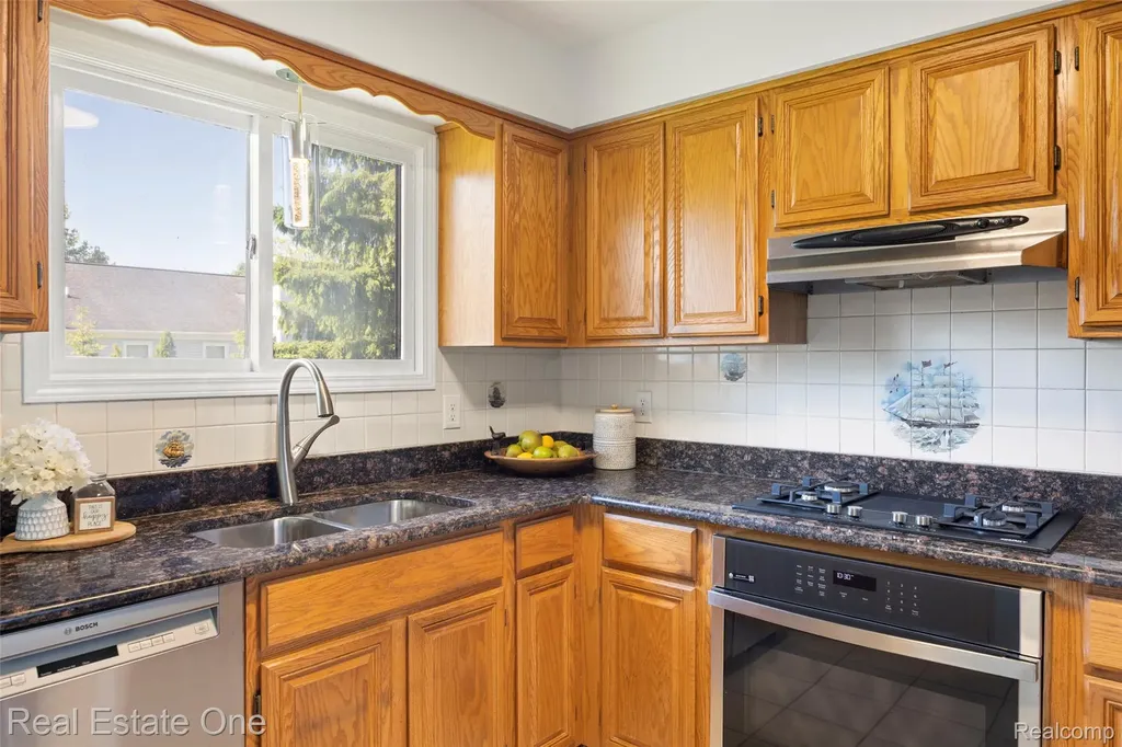 2202 Prescott Drive Troy City MI 48083