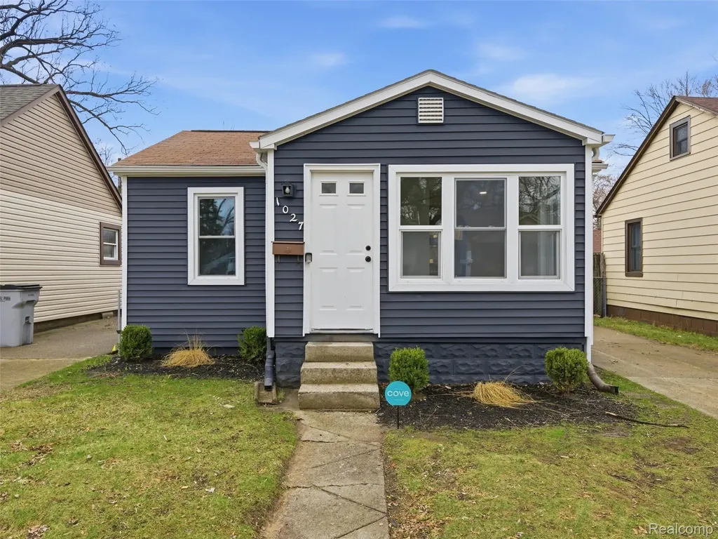 1027 E Milton Avenue Hazel Park City MI 48030