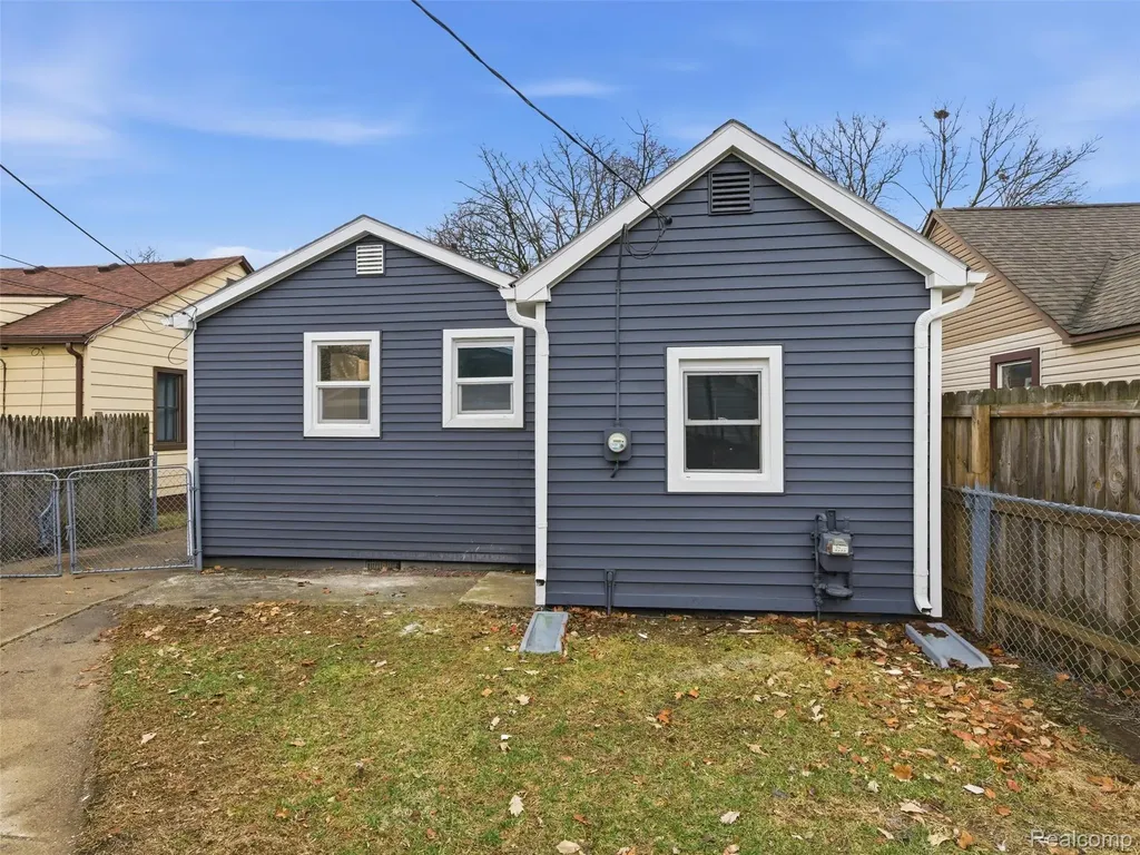 1027 E Milton Avenue Hazel Park City MI 48030