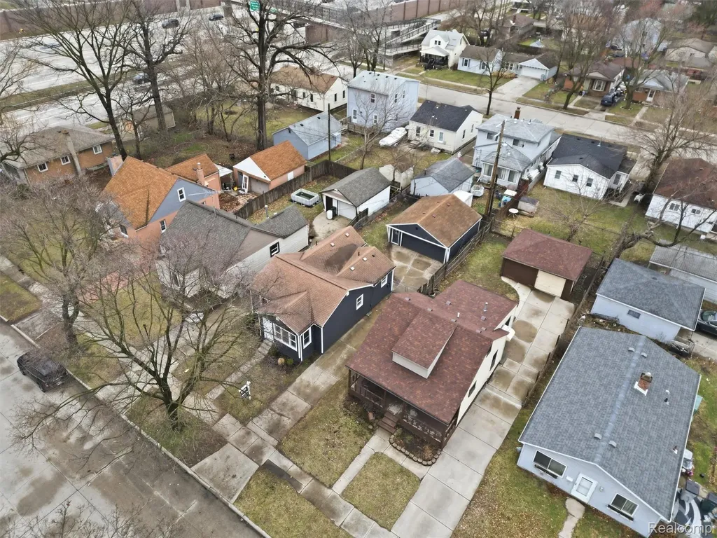 1027 E Milton Avenue Hazel Park City MI 48030