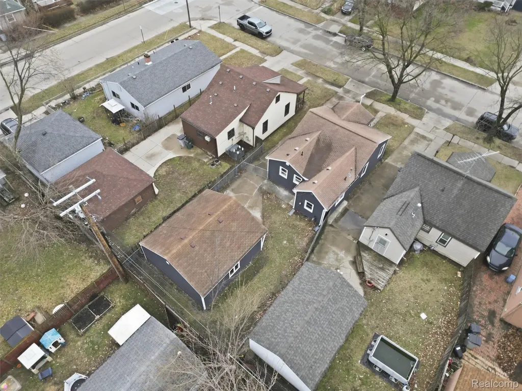 1027 E Milton Avenue Hazel Park City MI 48030