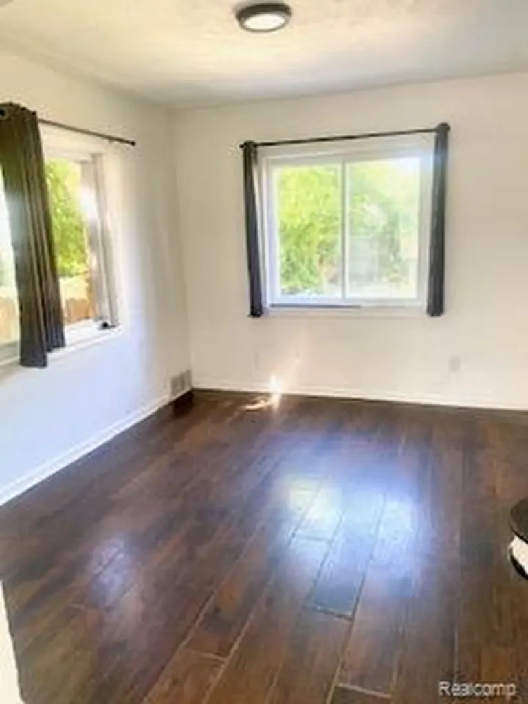 5545 Bedford Detroit City MI 48224