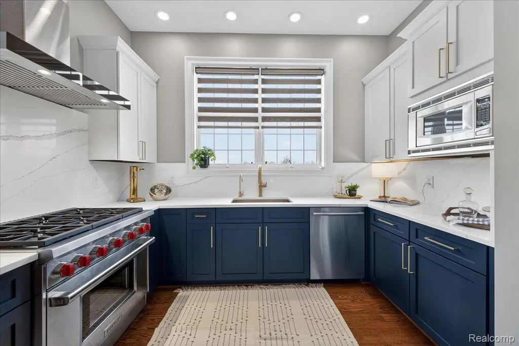 801 W Ann Arbor Trail Plymouth City MI 48170