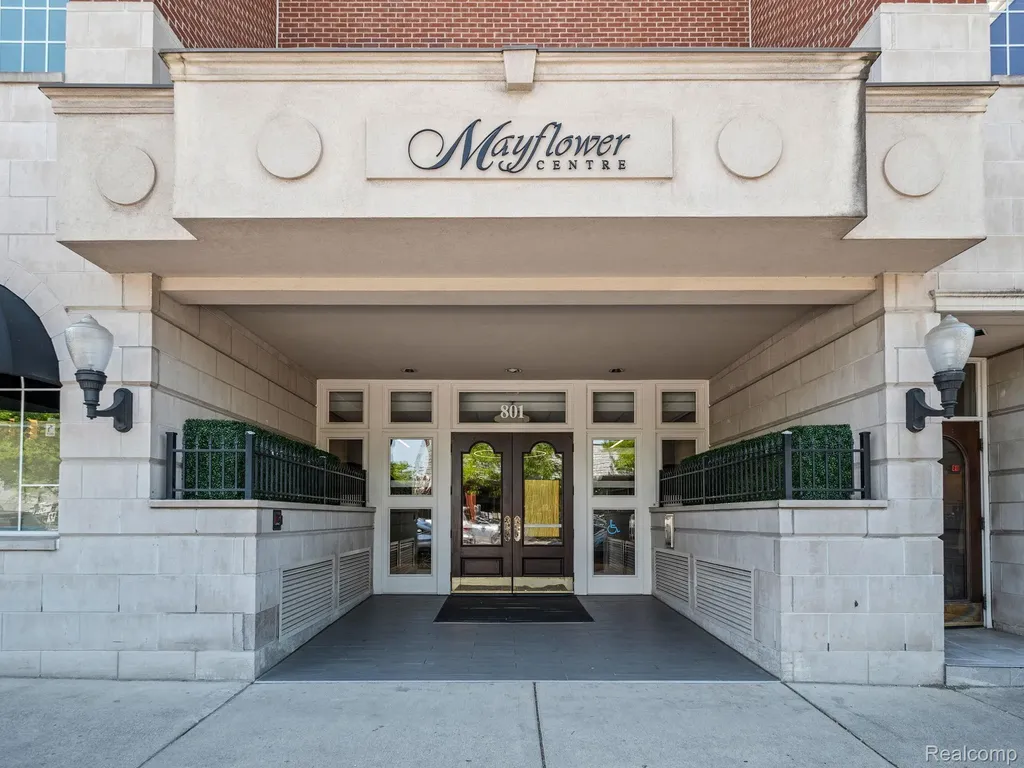 801 W Ann Arbor Trail Plymouth City MI 48170