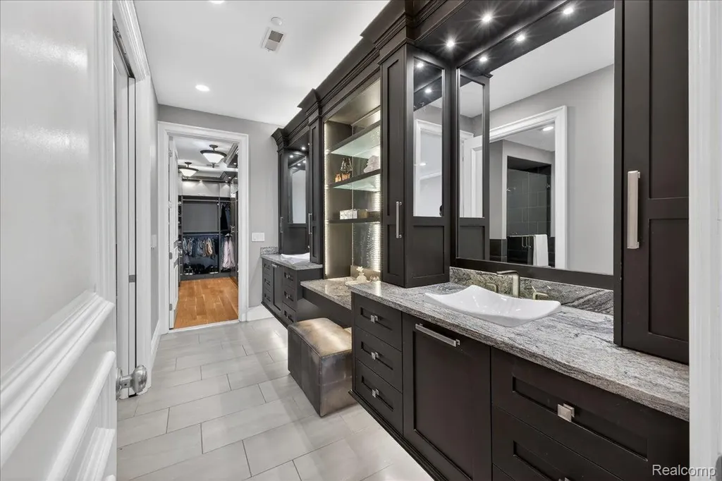801 W Ann Arbor Trail Plymouth City MI 48170